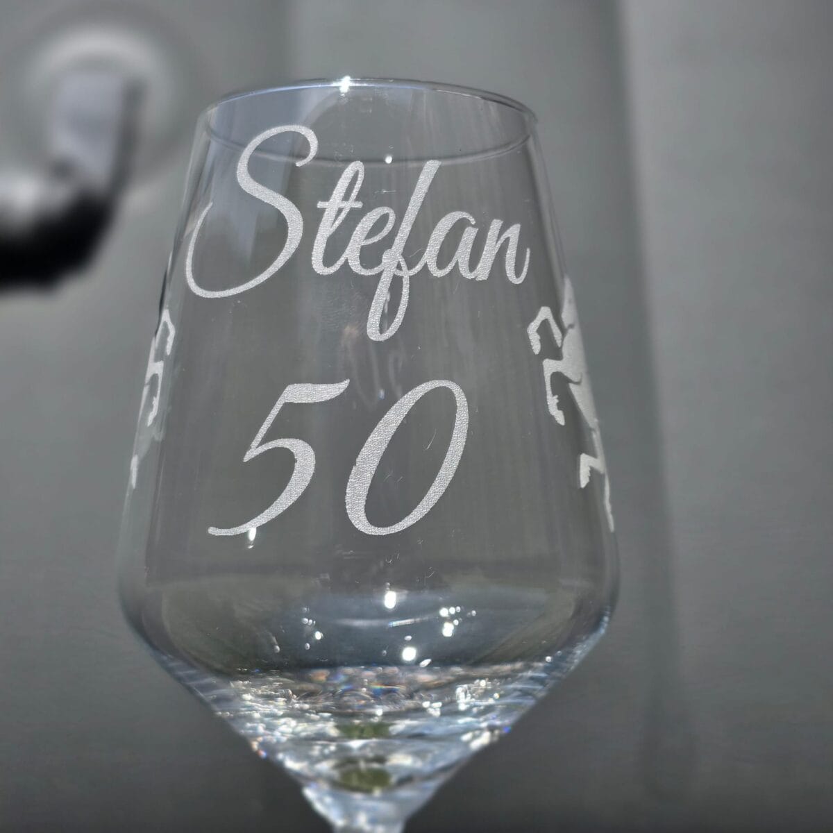 Gegraveerde wijnglazen