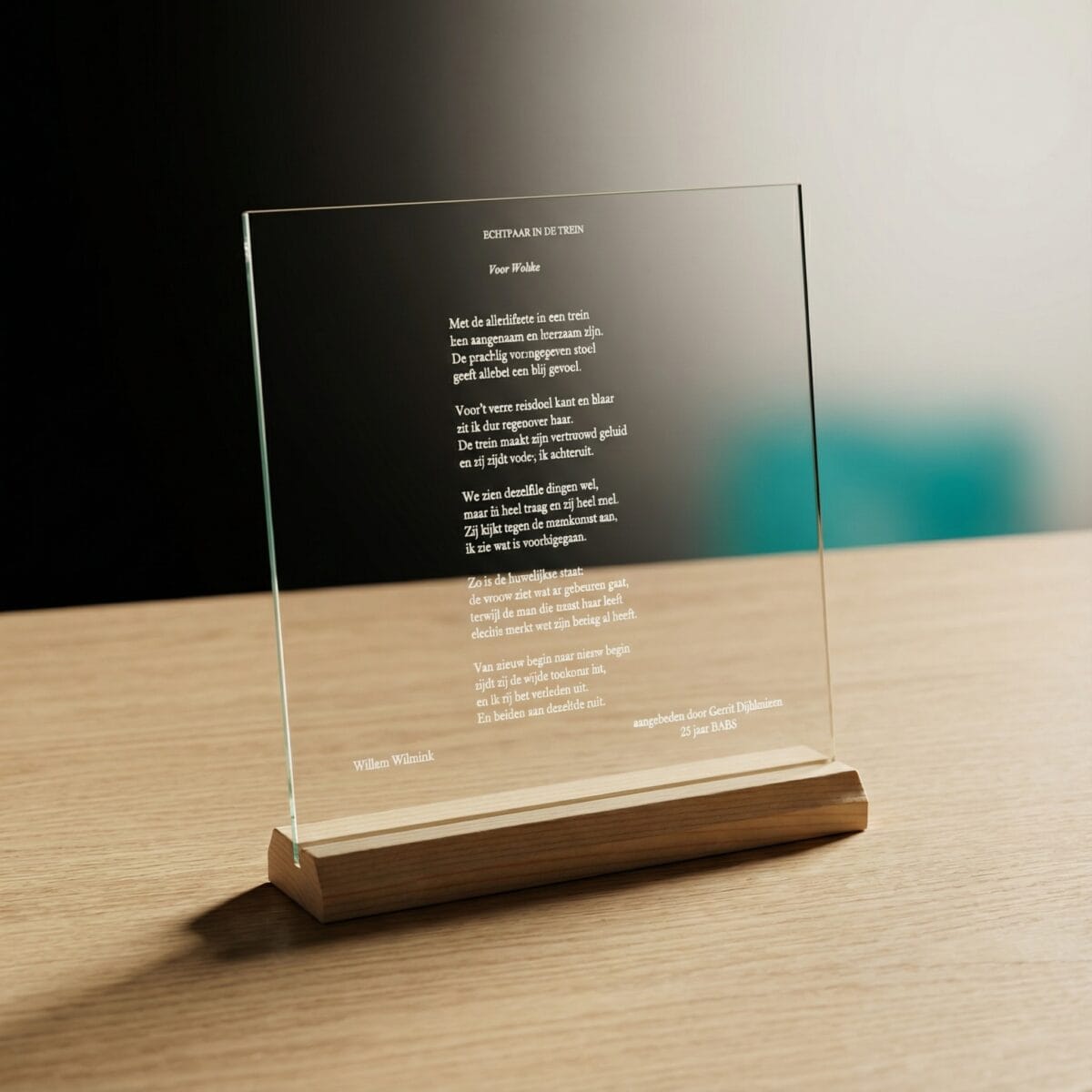 gepersonaliseerd glas cadeau op houten voet