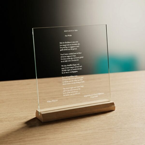 gepersonaliseerd glas cadeau op houten voet