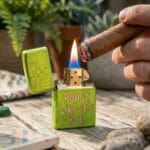 gekleurde zippo met persoonlijke gravure